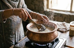 Special Shahi Kheer Recipe mein ubalte hue dhoodh mein crush kiye hue chawal shamil karte hue"